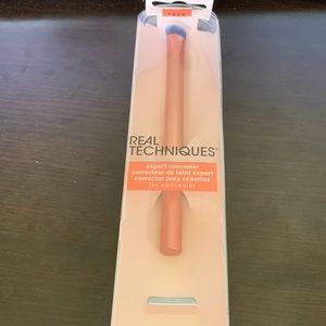 Real Techniques Expert  Concealer Makeup Brush #210 Real Techniques